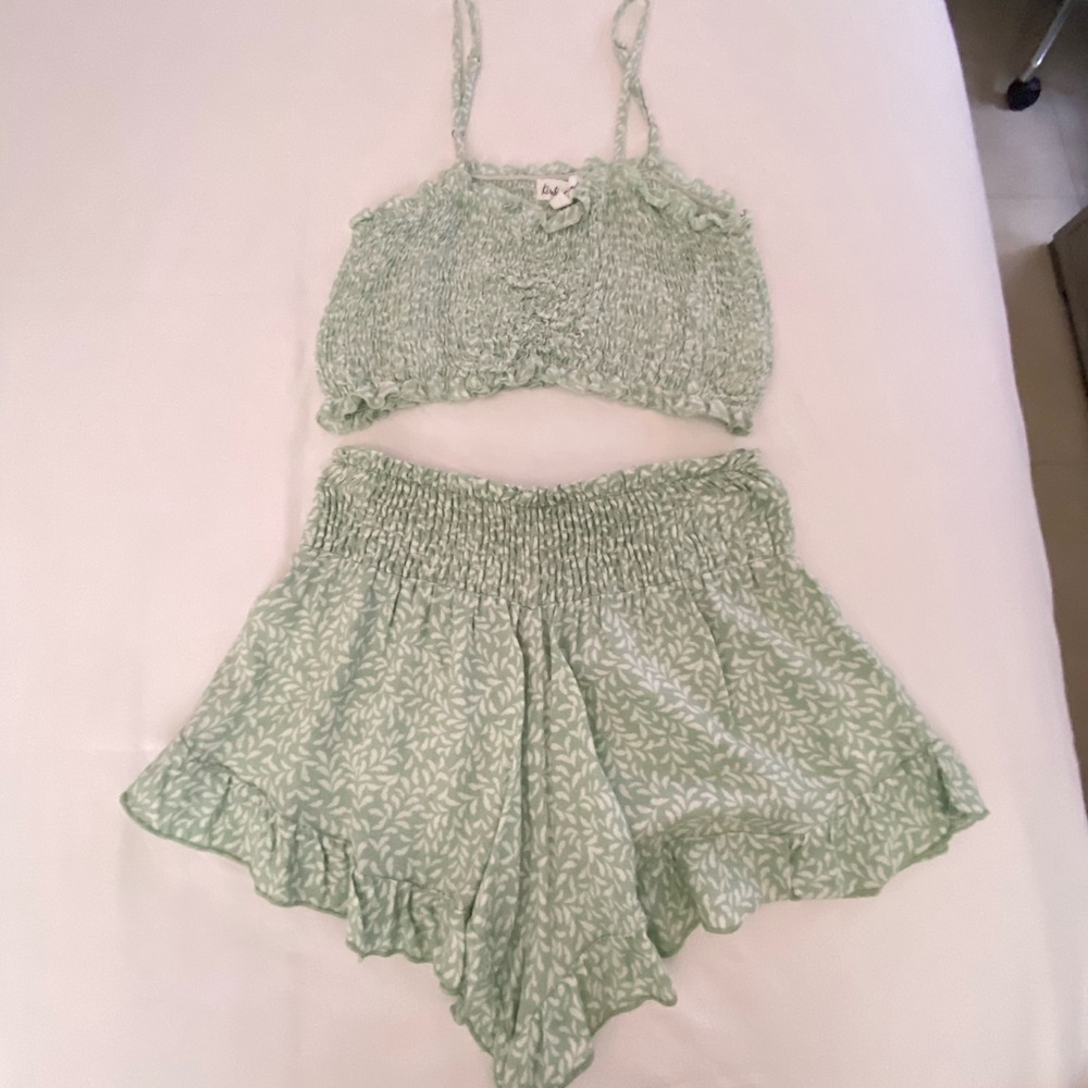 SET!! 💚 Cute matching top with shorts!